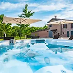 Casa Delle Noci Country House, Pool & * Modena