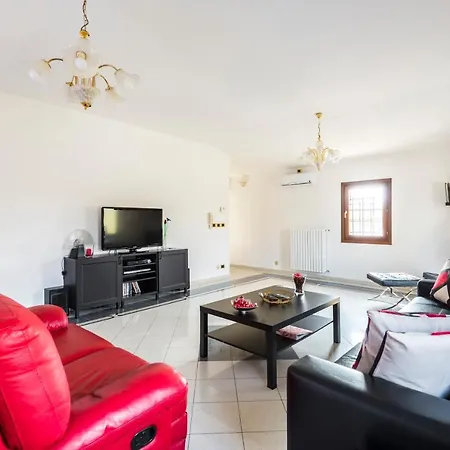 Casa Delle Noci Country House, Pool & Βίλα Μόντενα