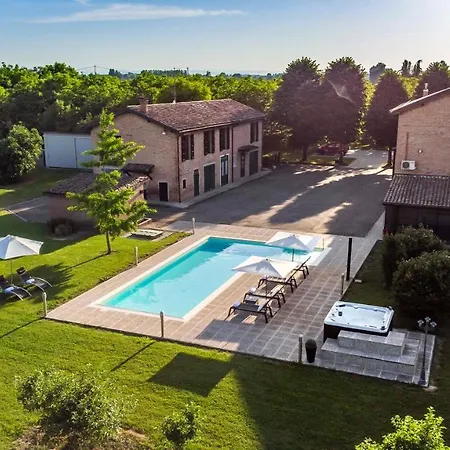 Casa Delle Noci Country House, Pool & Μόντενα