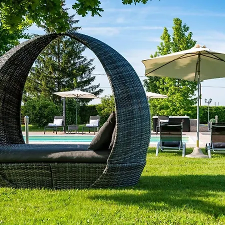 Casa Delle Noci Country House, Pool & Μόντενα